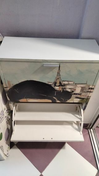 Mueble zapatero blanco con frente decorado