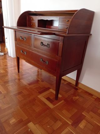 Secreter de madera estilo clásico