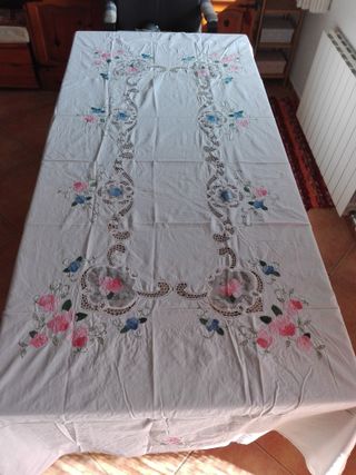 Mantelería de Lino Bordada a Punto de Cruz años 60