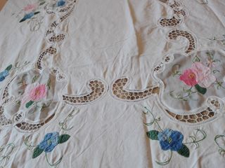 Mantelería de Lino Bordada a Punto de Cruz años 60