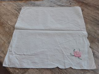 Mantelería de Lino Bordada a Punto de Cruz años 60