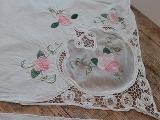 Mantelería de Lino Bordada a Punto de Cruz años 60