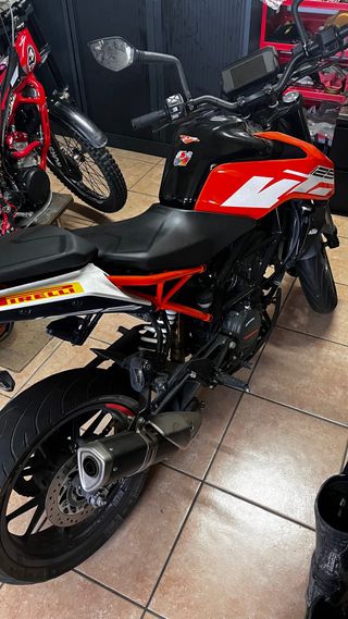 Moto KTM 125 Duke Naranja