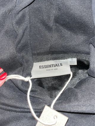 Sudadera ESSENTIALS Negra