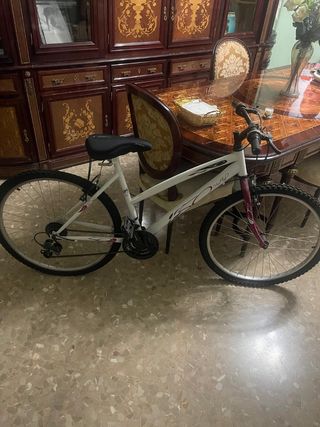 Bicicleta infantil blanca