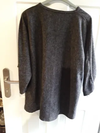 Jersey gris con estampado árbol