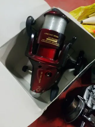 Lote pesca: carrete, caña, flotadores