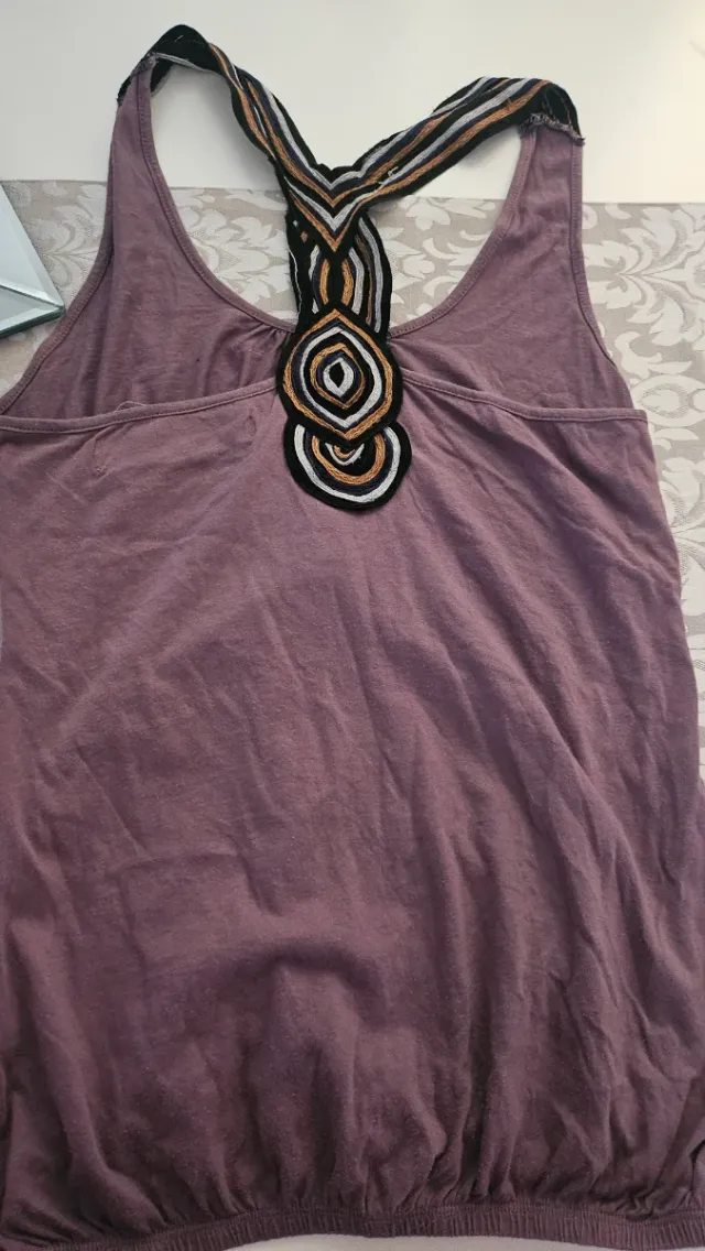 Camiseta Desigual con estampado floral.