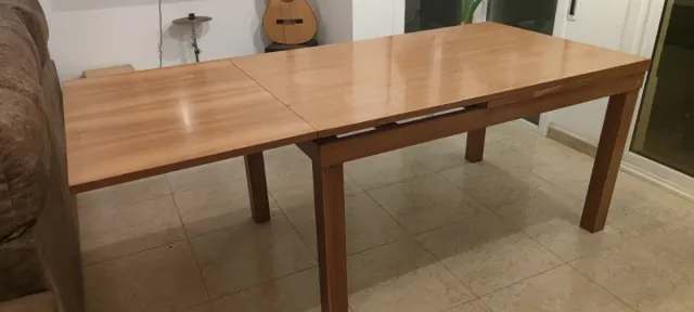 Mesa de comedor extensible de madera