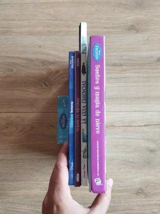 Frozen la guia essencial. Lote Frozen. Disney