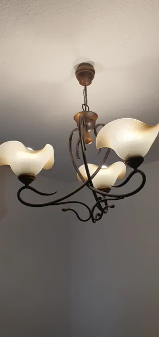 Lámpara de forja y cristal