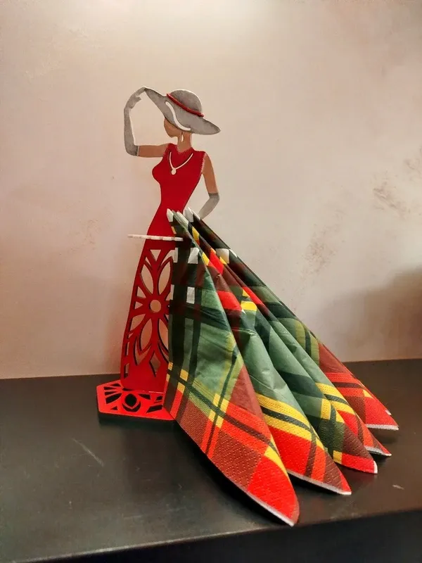 Portatovaglioli a forma di donna