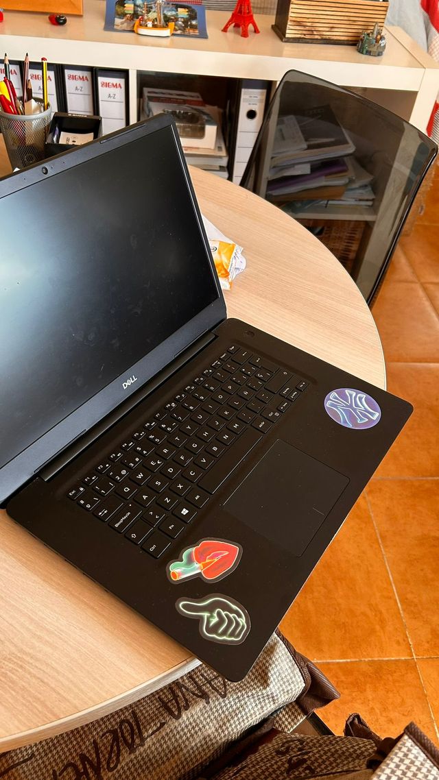Portatile Dell Vostro 15 16GB RAM + Caricabatterie