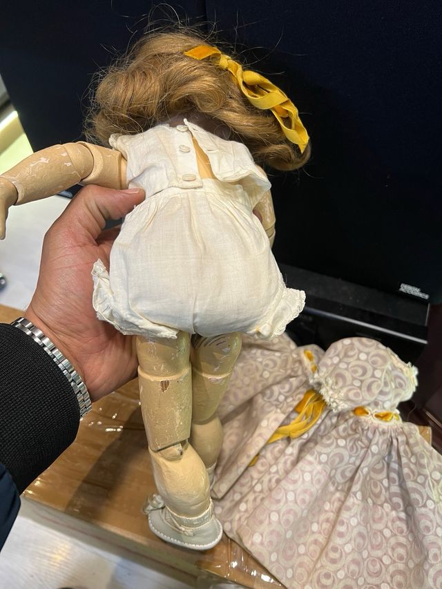 Muñeca antigua de porcelana