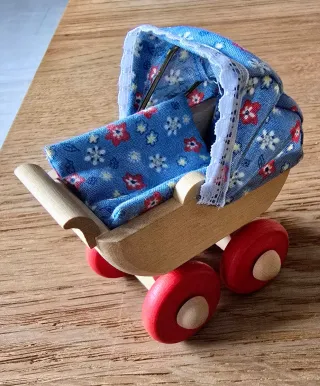 Casita madera de muñecas amueblada