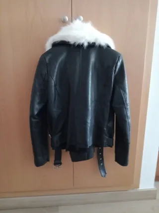 Cazadora Piel Sintética con Cuello Desmontable