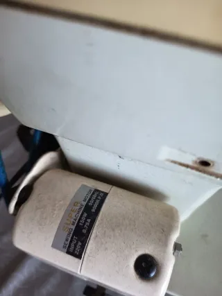 Máquina de coser Singer beige