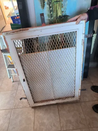 Puerta de registro metálica