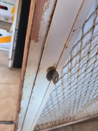 Puerta de registro metálica