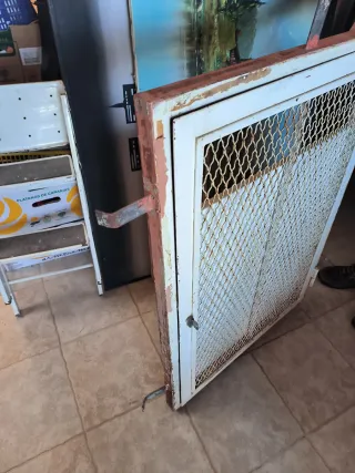 Puerta de registro metálica