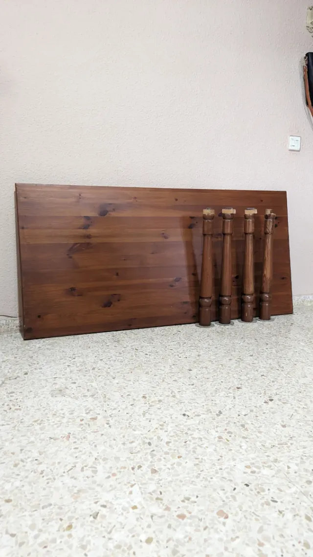 Mesa - Tablero de madera con patas