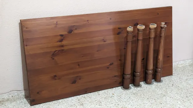 Mesa - Tablero de madera con patas