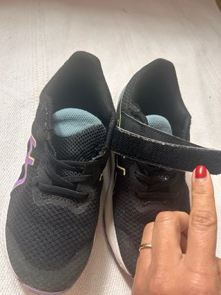 Zapatillas Asics Niña/o Negras- talla 31.5/19.5 cm