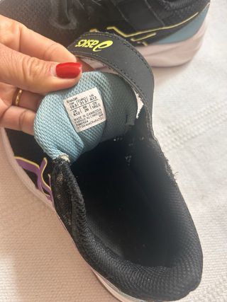 Zapatillas Asics Niña/o Negras- talla 31.5/19.5 cm