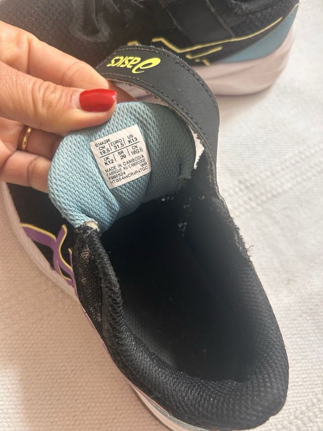 Zapatillas Asics Niña/o Negras- talla 31.5/19.5 cm