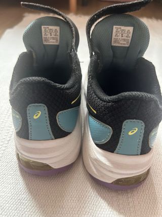 Zapatillas Asics Niña/o Negras- talla 31.5/19.5 cm