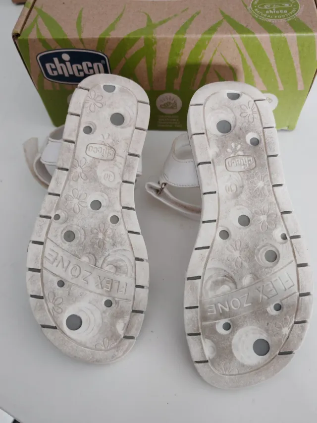 Sandalias niña Chicco talla 30 totalmente nuevas