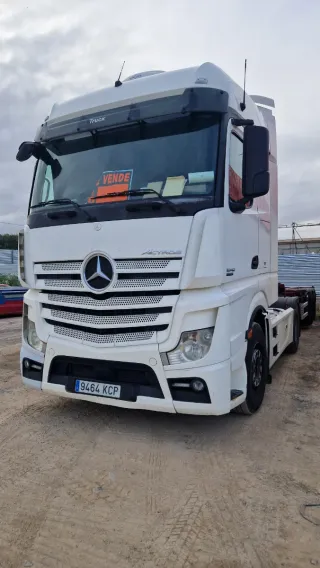 Camión y plataforma potacontenedores 20,30,40,45