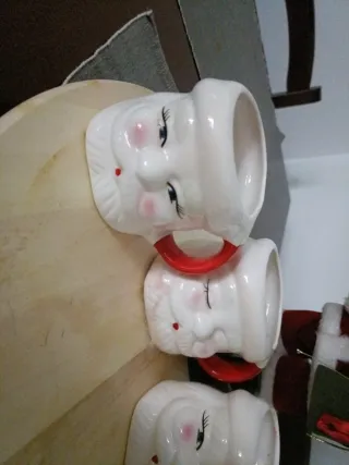 Babbo Natale con 4 tazze