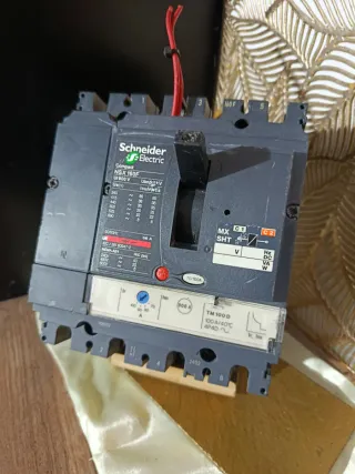 Schneider Electric NSX160F Interruptor