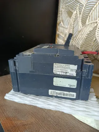 Schneider Electric NSX160F Interruptor