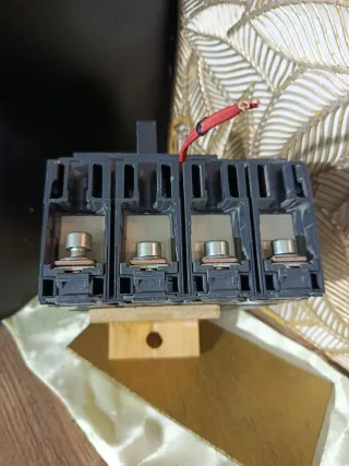 Schneider Electric NSX160F Interruptor