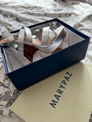 Zapatos de tacón plateados Marypaz