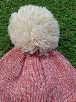 Gorro rosa Primark con pompón