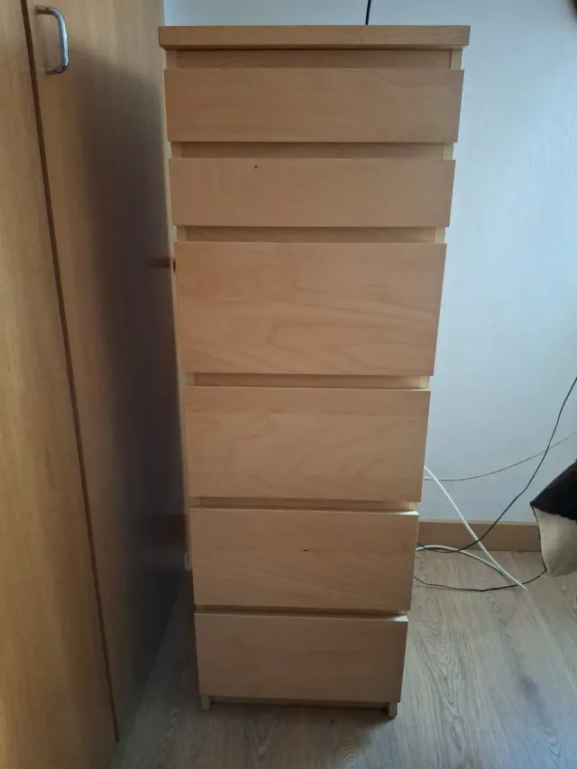 Cómoda de madera Ikea