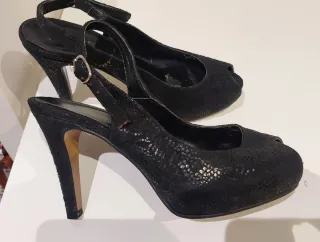 Zapatos de tacón negros