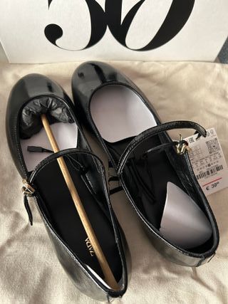 Zapatos planos Zara negros talla 39