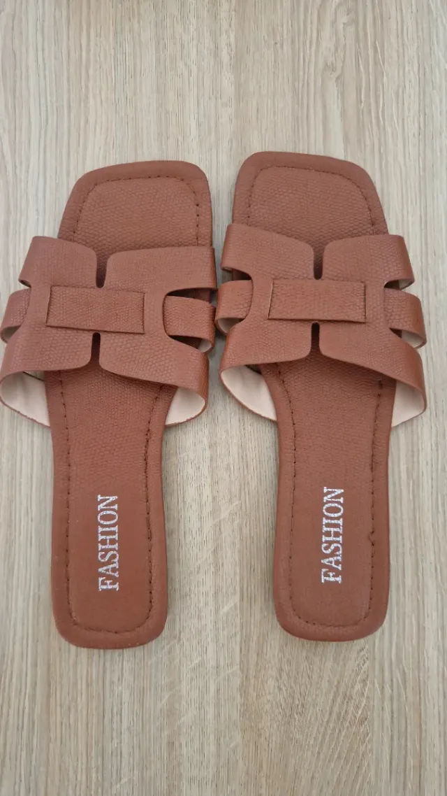 Sandalias planas marrones T42 (equivale a 40)