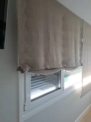 Estores enrollables beige y crema