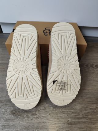 Zuecos UGG Tazzmann Sand Talla 38