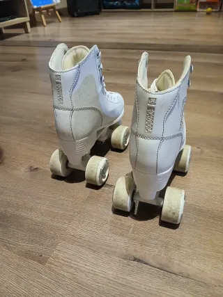 Patines  bota blancos n°36. Más equipo protector.