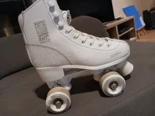 Patines  bota blancos n°36. Más equipo protector.