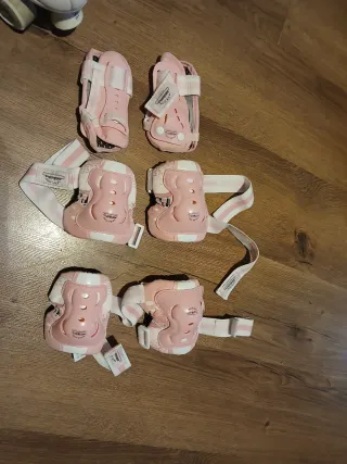 Patines  bota blancos n°36. Más equipo protector.