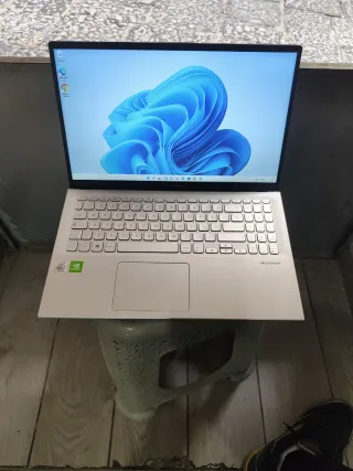 Asus Vivobook Argento/Bianco