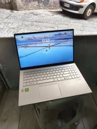 Asus Vivobook Argento/Bianco