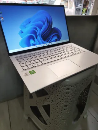 Asus Vivobook Argento/Bianco